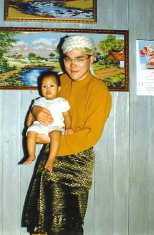 Hari Raya 1999 - bayi kawan saya